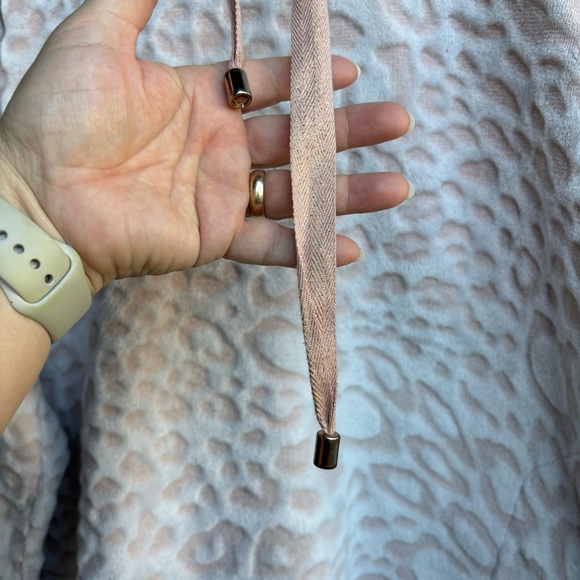 Chico’s pink leopard print hoodie pull on size 2 - Picture 2 of 6